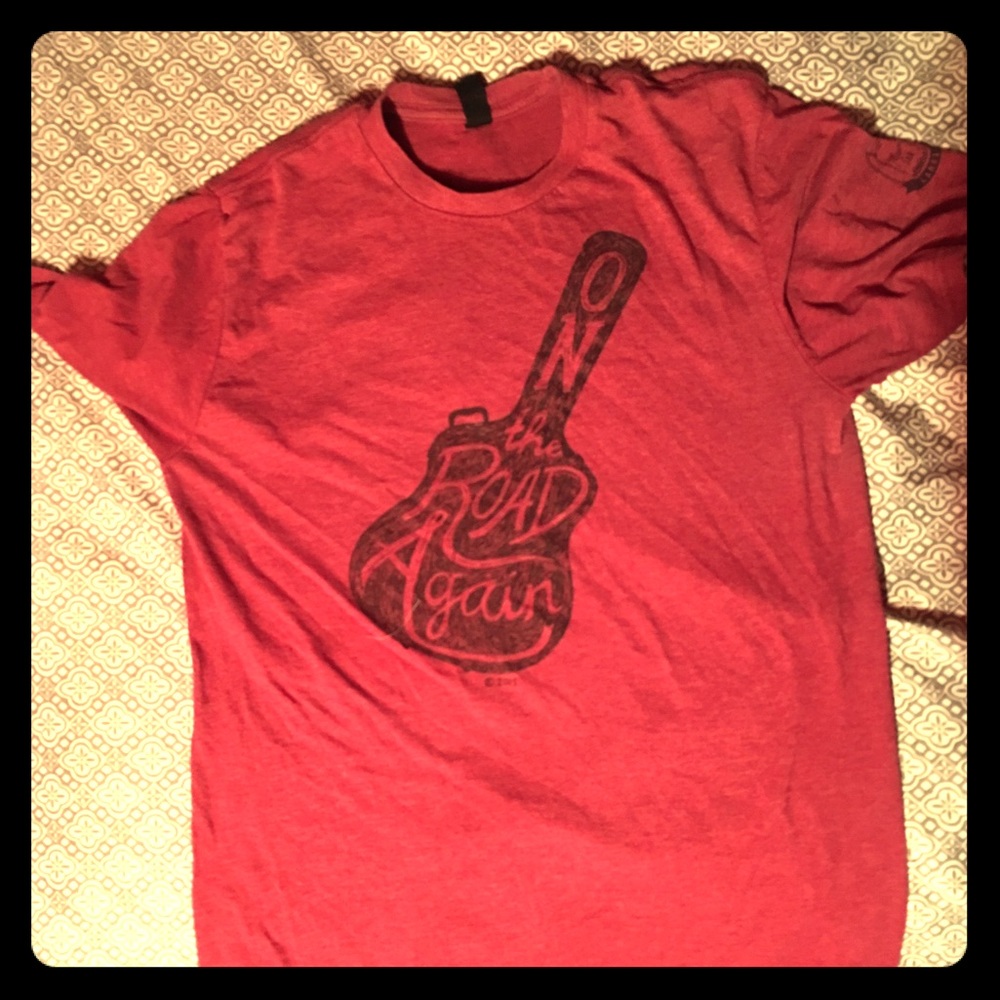 Maroon t shirt size large